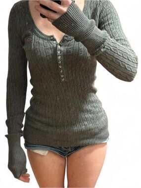 Hollister Gray Cable-Knit V-Neck Henley Sweater - M